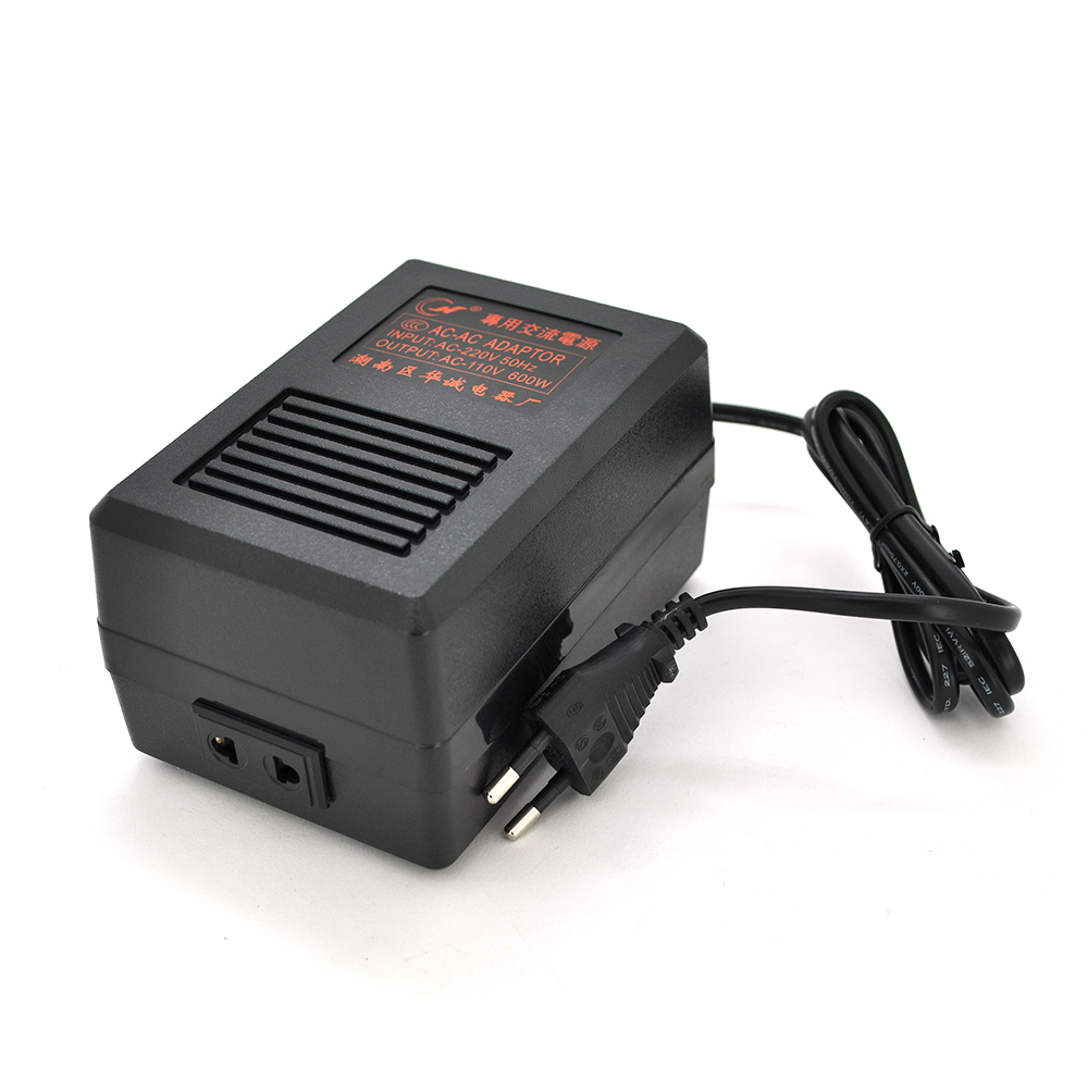 Перетворювач напруги трансформаторний HC-600W Input 220 V / Output 110V + універсальна розетка