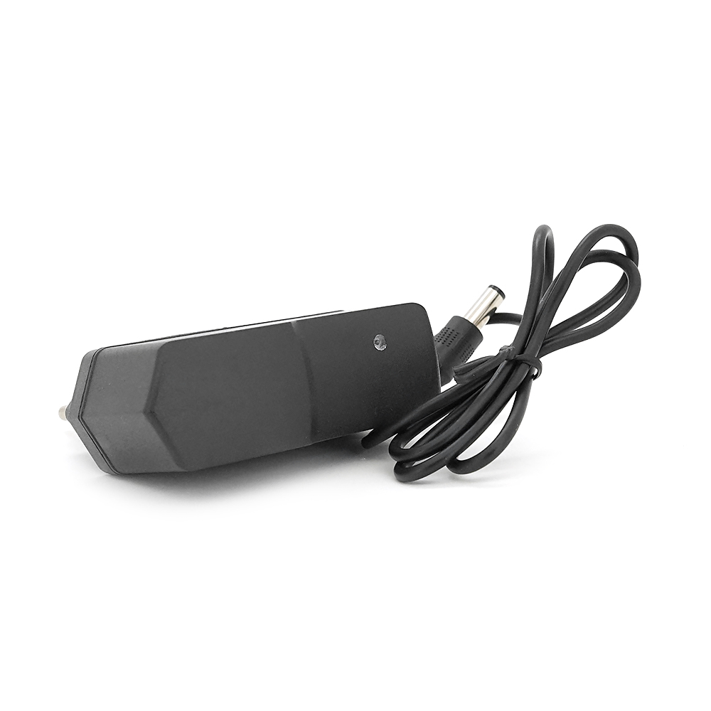 Зарядний пристрій для Li-Ion акумуляторів 12V (12,6V / 3S) 1A, штекер 5,5х2,5мм, BOX