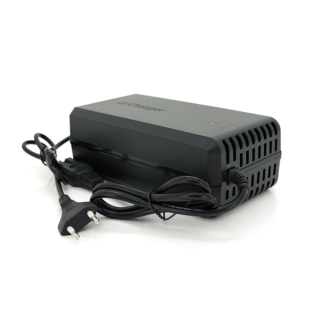 Зарядний пристрій Jinyi для акумуляторів LiFePo4 72V(87,6V),24S,6A,штекер Triangle plug (T-tipe / IEC / C13 N+L-), з індикацією,BOX