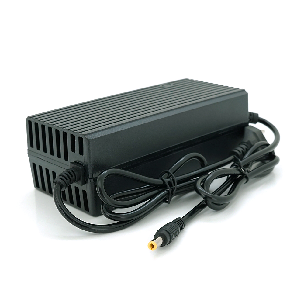 Зарядний пристрій Jinyi для акумуляторів LiFePo4 36V(43.8V),12S,2A,штекер 5.5*2.5,з індикацією,BOX