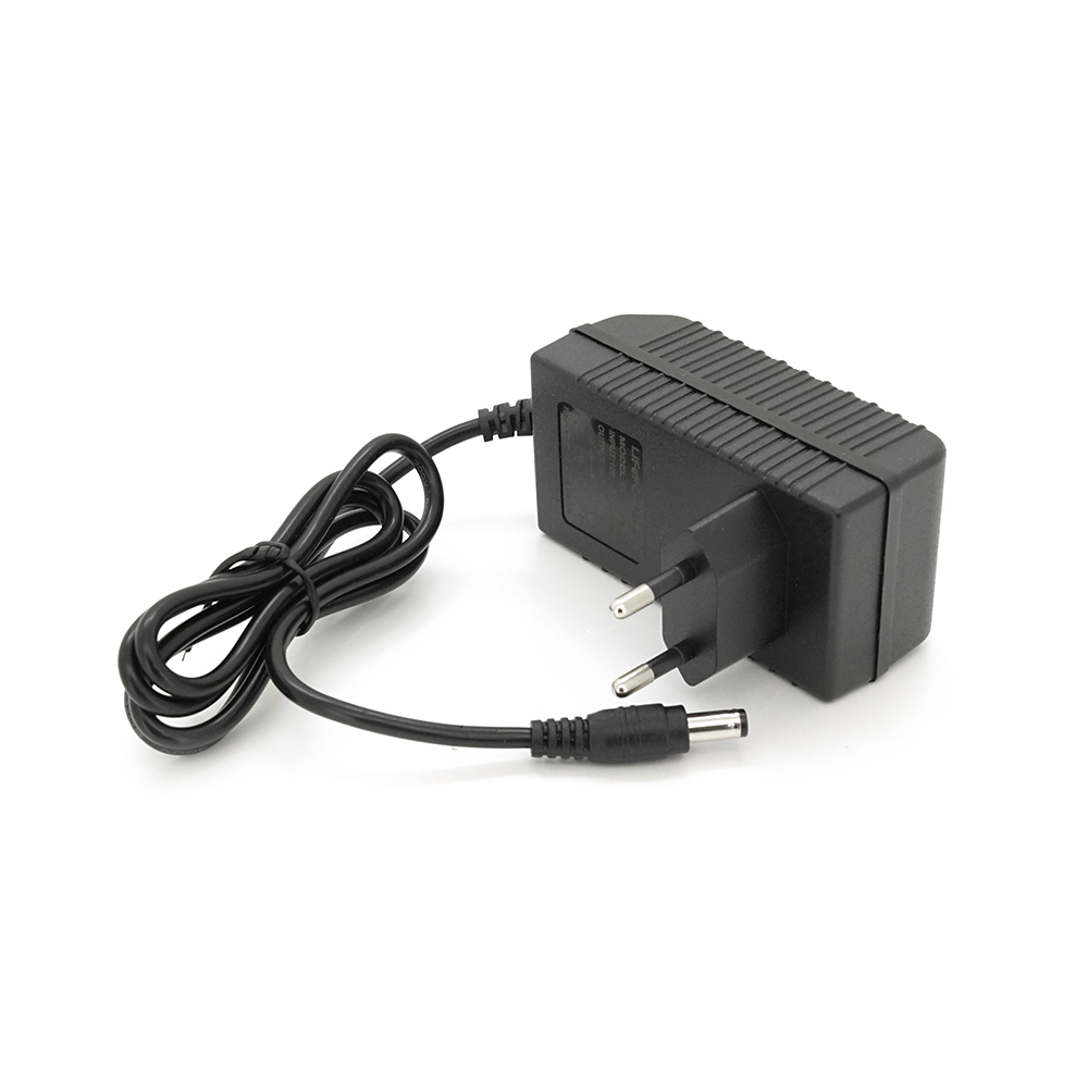 Зарядний пристрій для акумуляторів LiFePo4 12V(14,6V),4S,2A,штекер 5,5,з індикацією,BOX