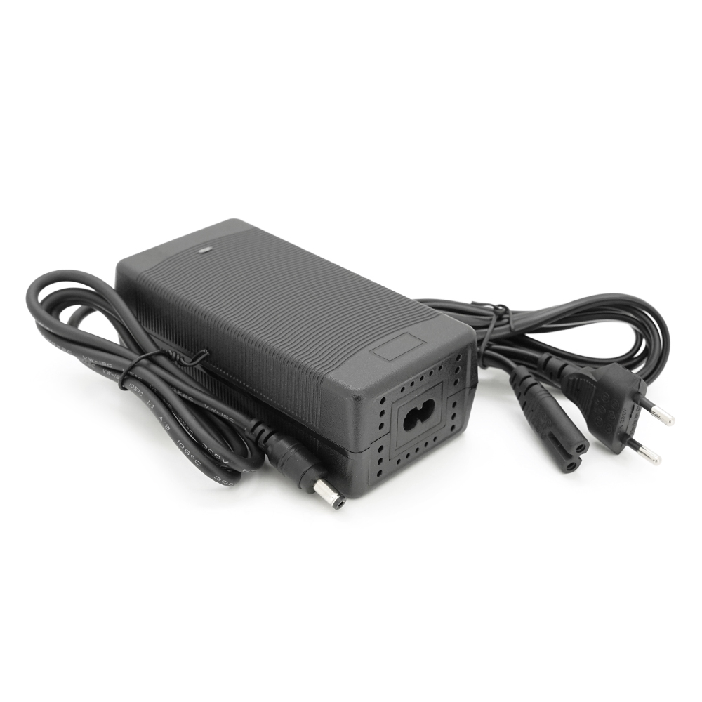 Зарядний пристрій для акумуляторів Li-ion 16,8V,4S,7A, штекер 5,5х2,5мм, 135x55x45mm.300 г