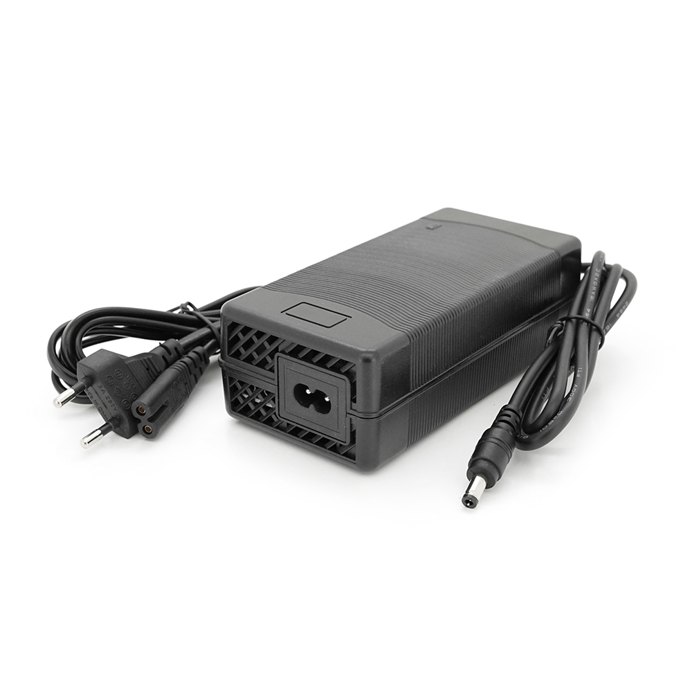 Зарядний пристрій для акумуляторів Li-ion 16,8V,4S,10A, штекер 5,5х2,5мм, 135x55x45mm. 0,5 кг