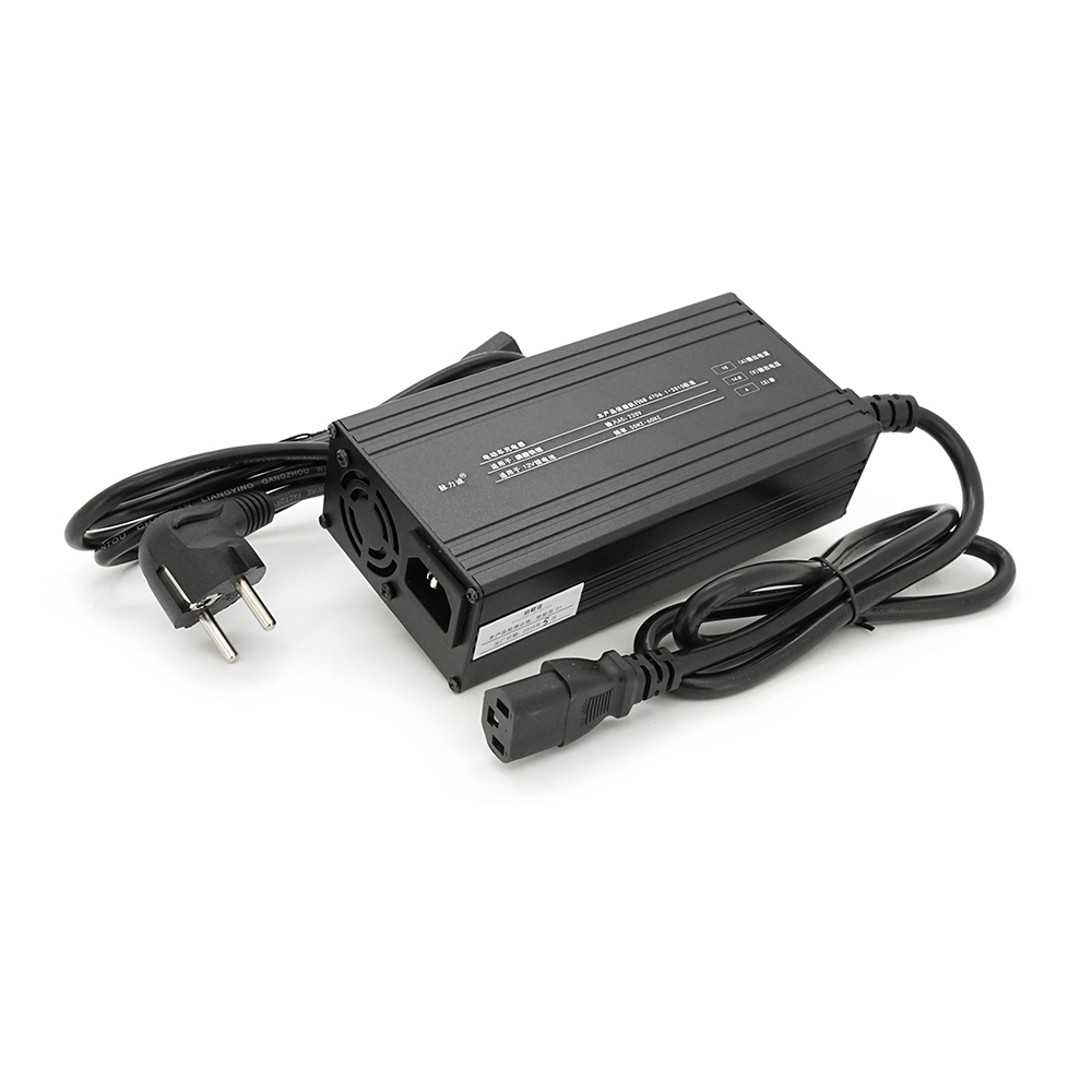 Зарядний пристрій акумуляторів LiFePO4 12V (14.6V), 4S, 15A, штекер Triangle plug (T-tipe / C13 / IEC). LED-індикація, 137x90x50mm