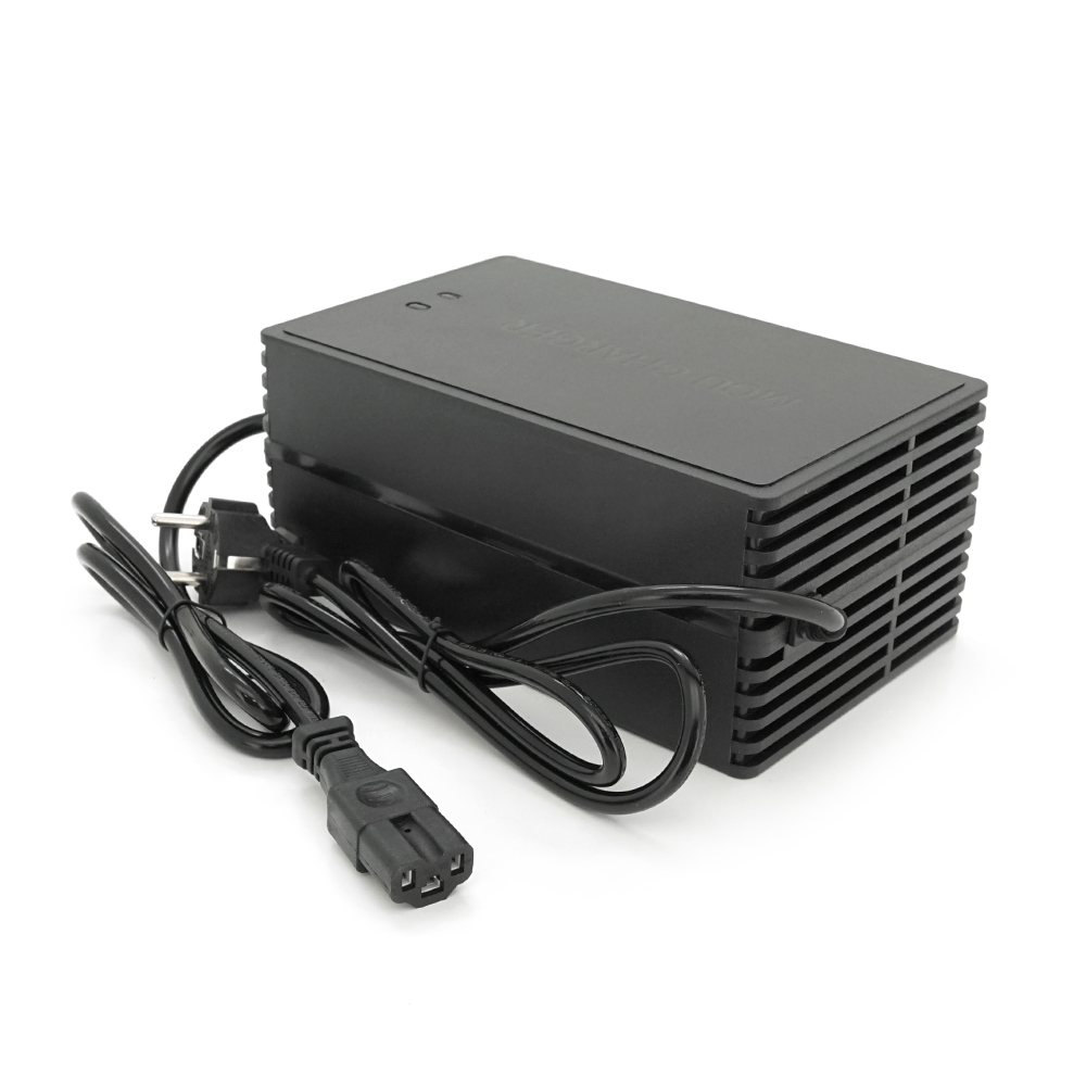 Зарядний пристрій для акумуляторів Li-ion 48V(54,6V),13S,10A,600W,штекер Triangle plug (T-tipe / IEC / C13 N+L-) індикація, 220х122х86mm, 1.5kg
