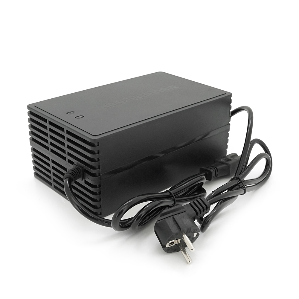 Зарядний пристрій для акумуляторів Li-ion 48V(54,6V),13S,10A,600W,штекер Triangle plug (T-tipe / IEC / C13 N+L-) індикація, 220х122х86mm, 1.5kg