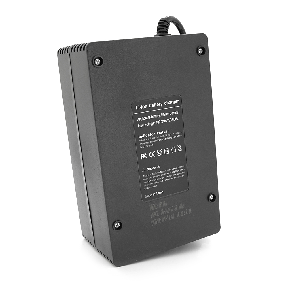 Зарядний пристрій для акумуляторів Li-ion 48V(54,6V),13S,10A,600W,штекер Triangle plug (T-tipe / IEC / C13 N+L-) індикація, 220х122х86mm, 1.5kg