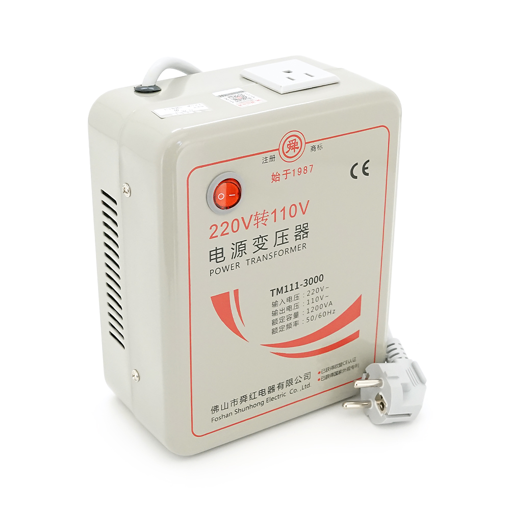 Перетворювач напруги трансформаторний універсальний TM111-3000VA Input 220 V / Output 110V+ універсальна розетка