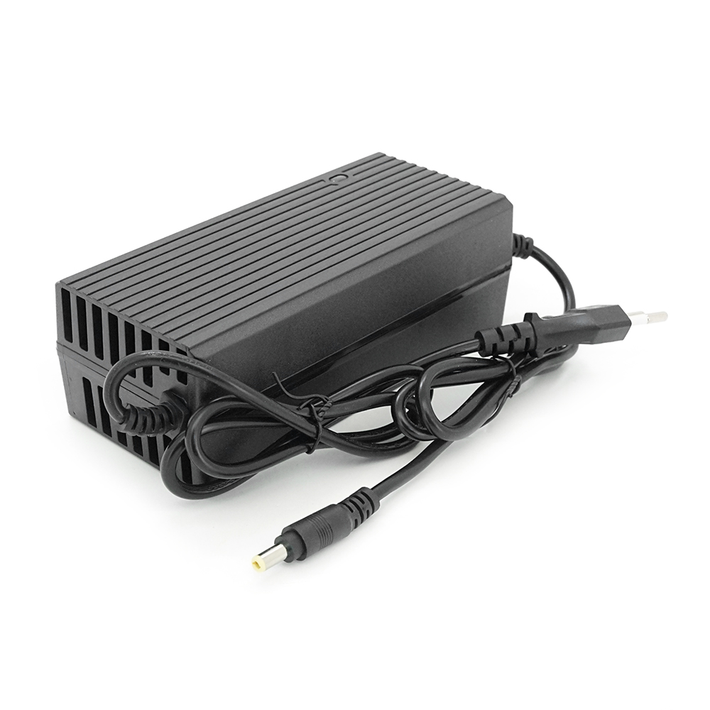 Зарядний пристрій для акумуляторів Li-ion 12V (12,6V),3S,5A,штекер 5,5х2,5мм, індикація