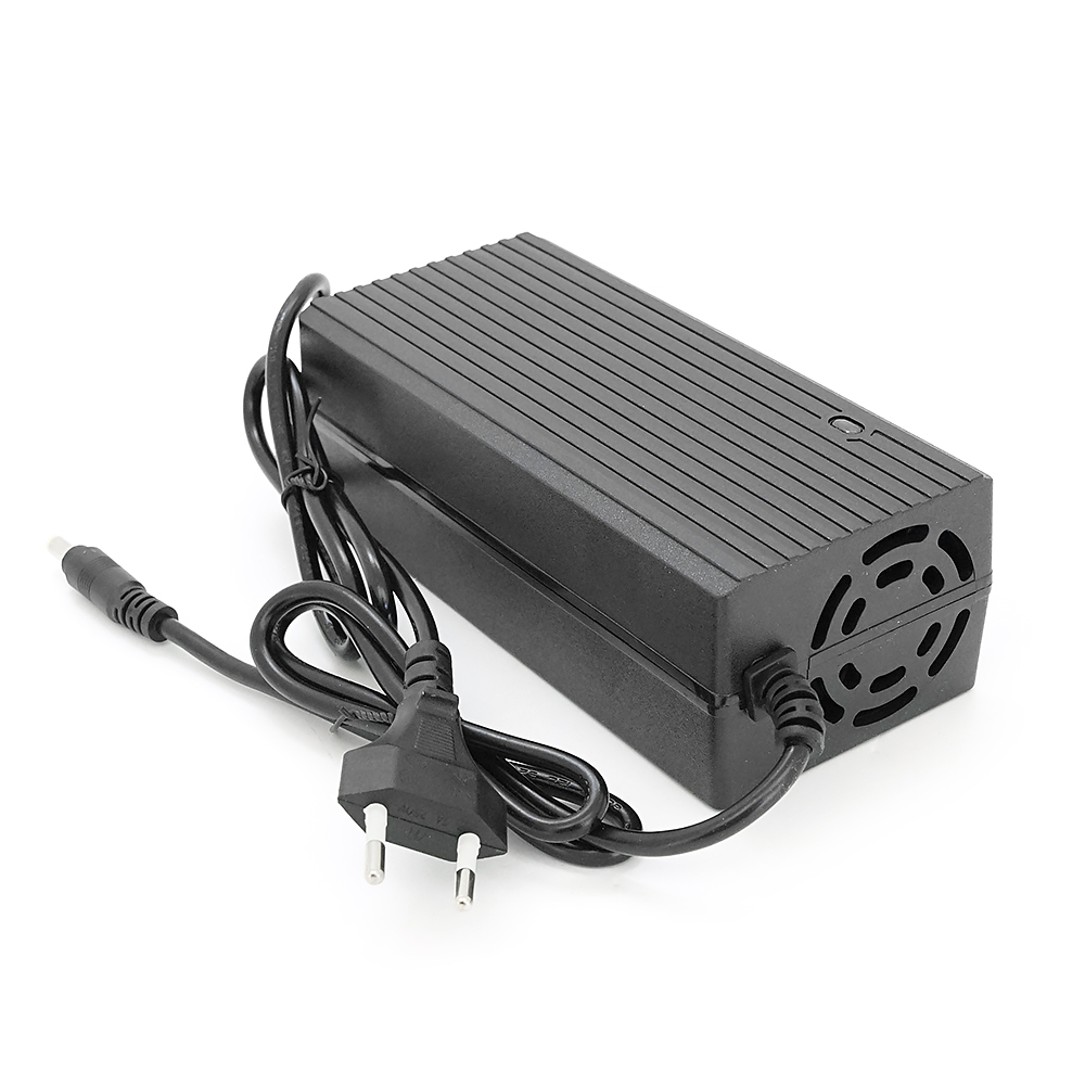 Зарядний пристрій для акумуляторів Li-ion 12V (12,6V),3S,5A,штекер 5,5х2,5мм, індикація